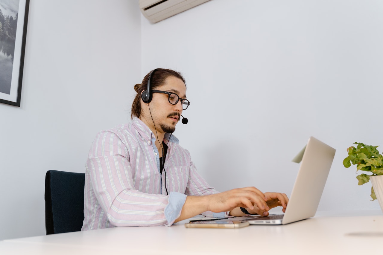Top Ways Small Businesses Can Communicate Effectively At Lower Rates