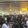 Un grave attacco informatico colpisce gli aeroporti europei. Voli fermi Un grave attacco informatico colpisce gli aeroporti europei. Voli fermi